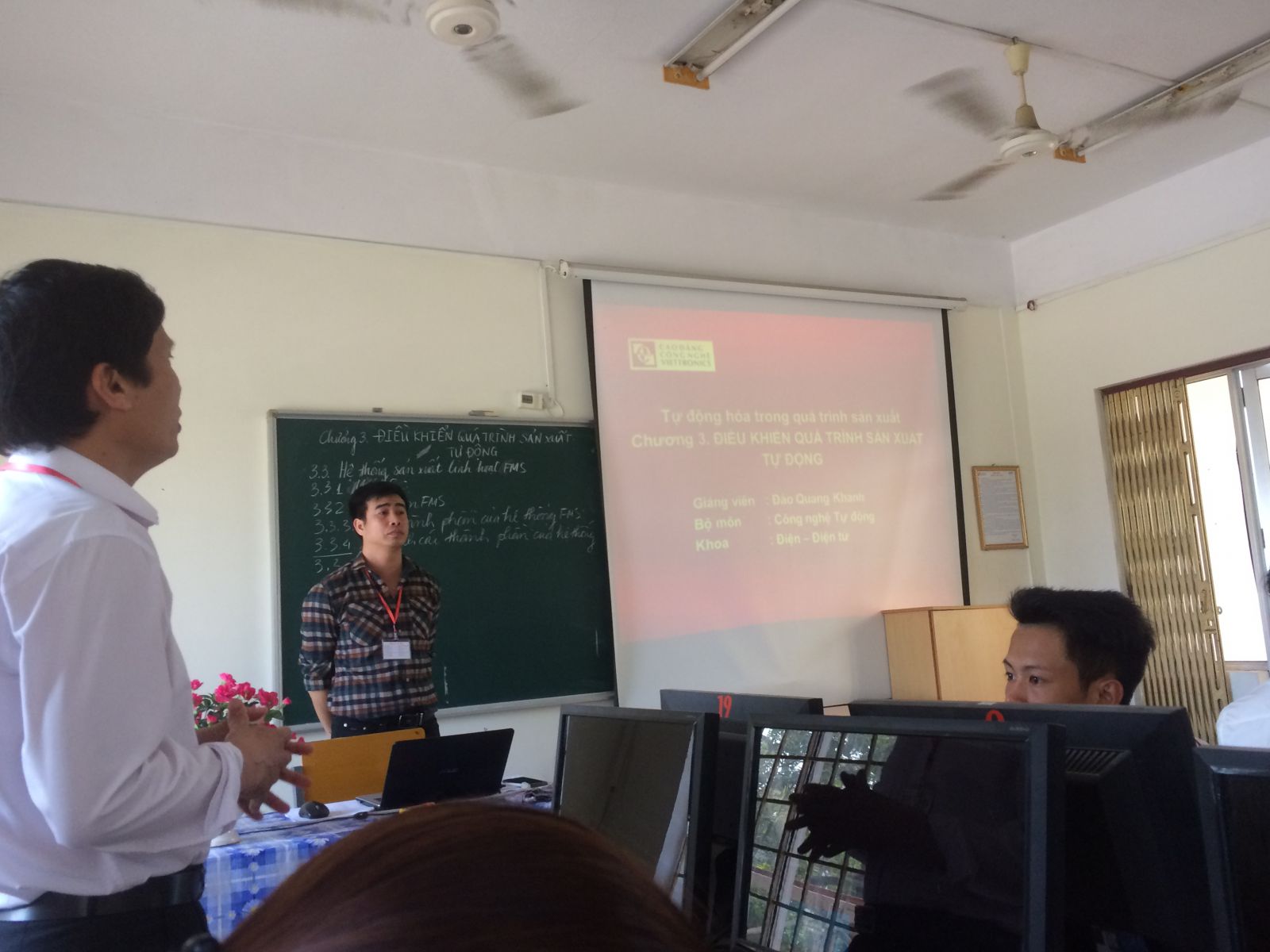 Thầy Đào Quang Khanh - Khoa Điện Điện tử với bài giảng 