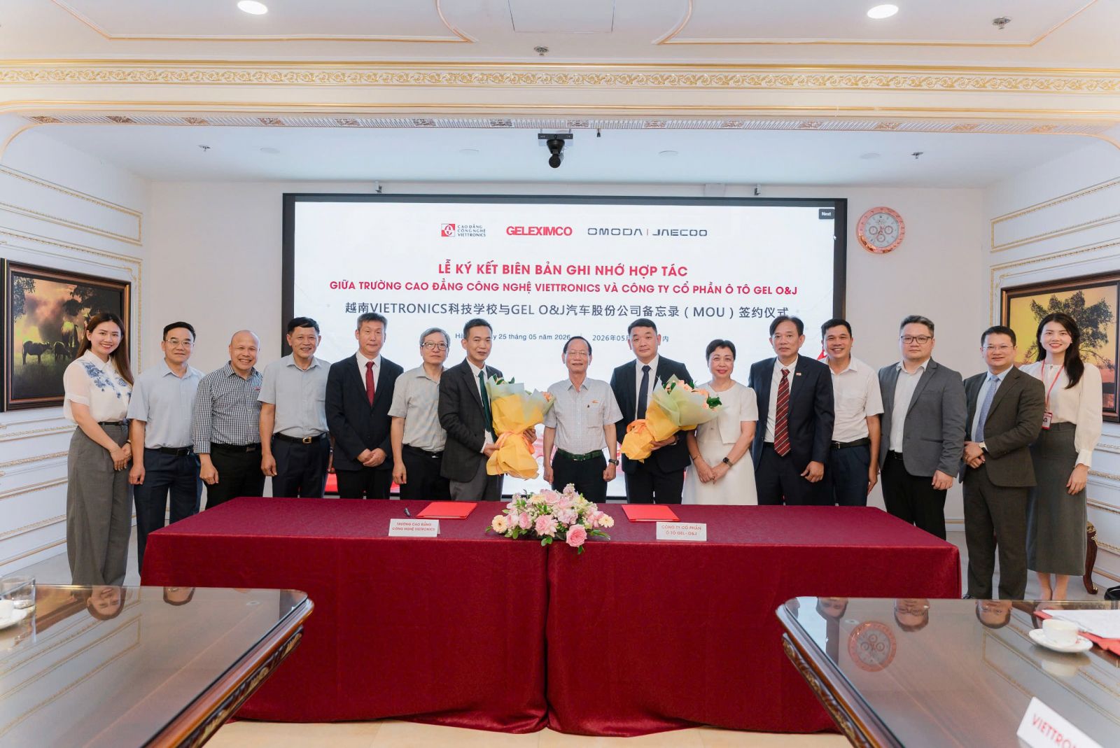 LỄ KÝ KẾT HỢP TÁC (MOU) GIỮA TRƯỜNG CAO ĐẲNG CÔNG NGHỆ VIETTRONICS VÀ CÔNG TY  CỔ PHẦN Ô TÔ GEL O&J